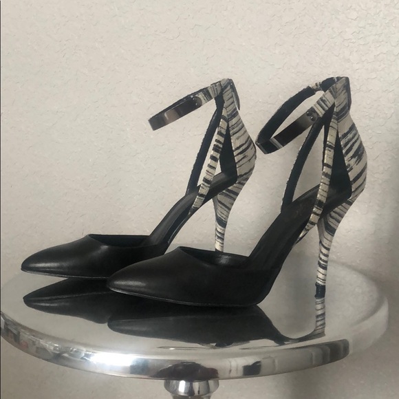 Black snakeprint heel w/ metal accent ankle strap - Picture 3 of 8